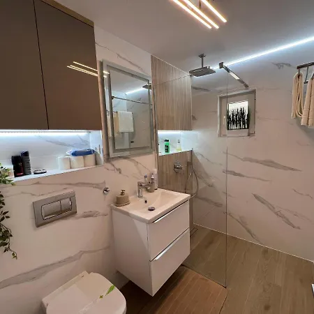 Luxury Apartment Centrul Vechi Curtea De Arges Exterior photo